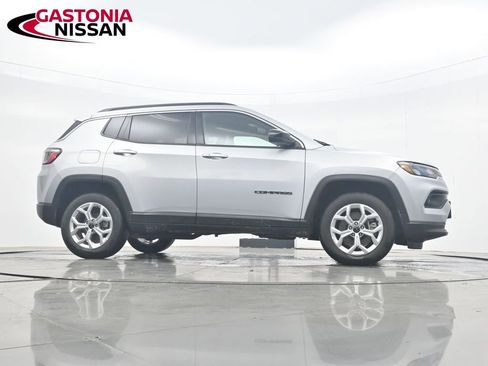 Used 2025 Jeep Compass Latitude AWD/4WD image 34