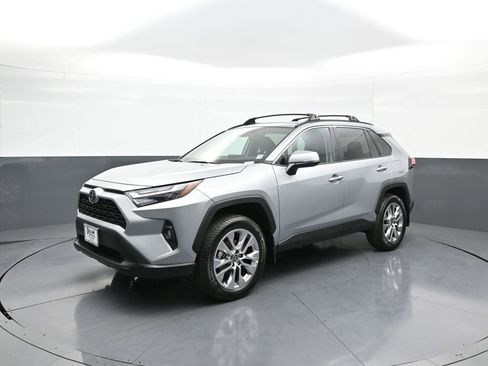 Certified 2025 Toyota RAV4 XLE Premium image 10
