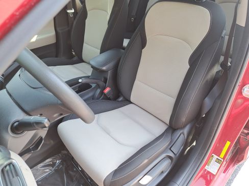 Used 2018 Hyundai Elantra GT FWD image 14