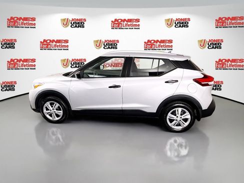Used 2019 Nissan Kicks S image 12