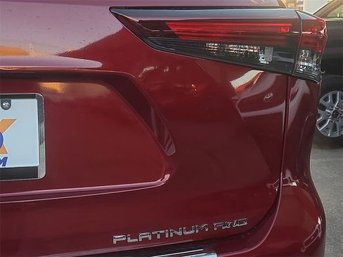 New 2026 Toyota Highlander Platinum image 12