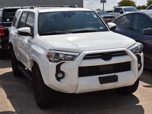Used 2022 Toyota 4Runner SR5 Premium w/ Moonroof Package RWD image 4