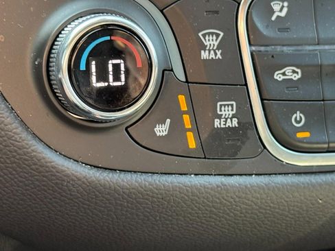 Used 2024 Chevrolet Equinox LT FWD image 17