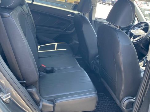 Used 2023 Volkswagen Tiguan SE w/ Panoramic Sunroof Package FWD image 17