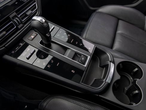 Certified 2023 Porsche Macan image 38