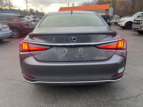 Used 2019 Lexus ES 300h w/ Accessory Package 2 image 4