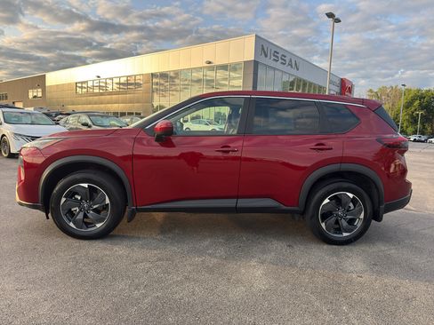 Certified 2025 Nissan Rogue SV AWD/4WD image 6