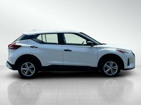 Used 2022 Nissan Kicks S FWD image 3