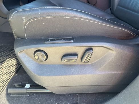 Used 2024 Volkswagen Atlas Cross Sport SEL R-Line image 9