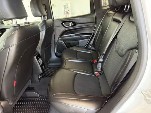 Used 2025 Jeep Compass Trailhawk AWD/4WD image 12