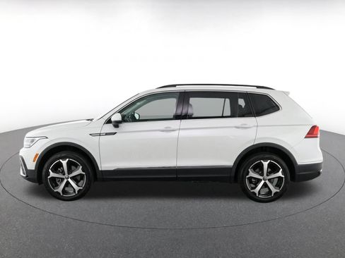 Used 2026 Volkswagen Tiguan SE AWD/4WD image 4