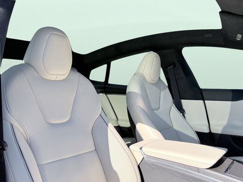 Used 2023 Tesla Model S Plaid image 26