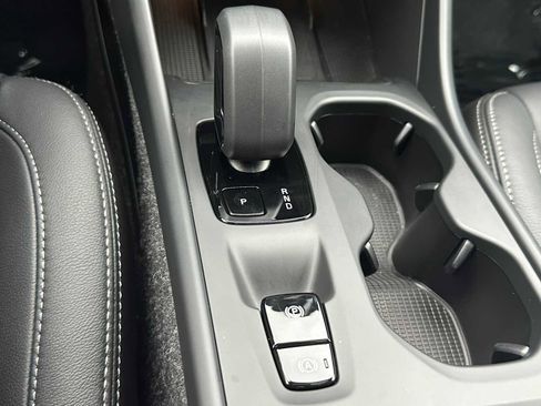 Used 2025 Volvo XC40 B5 Core w/ Protection Package Premier image 31