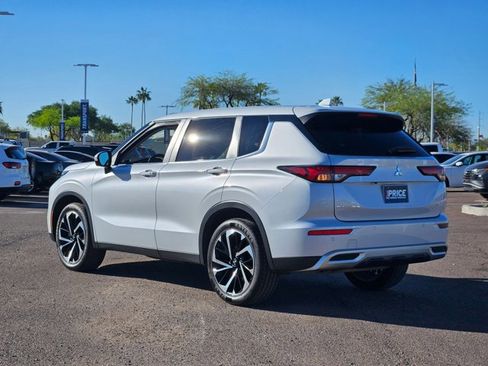 Used 2024 Mitsubishi Outlander SE image 4