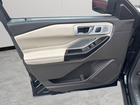 Used 2020 Ford Explorer Platinum w/ Premium Technology Package AWD/4WD image 25