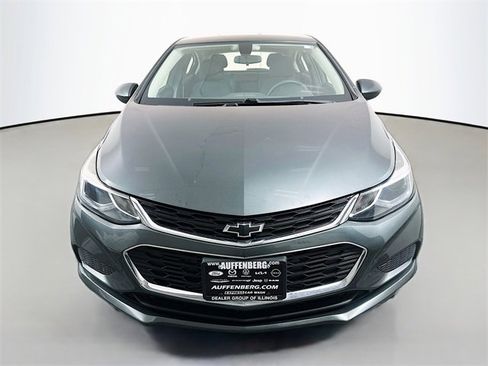 Used 2018 Chevrolet Cruze LT image 2