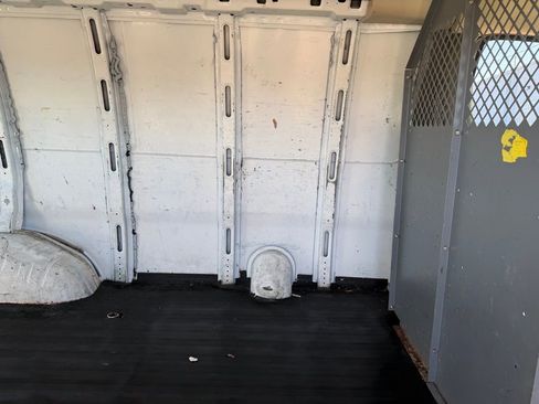 Used 2016 Chevrolet Express 2500 image 13