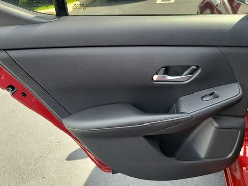 Used 2022 Nissan Sentra SV FWD image 9