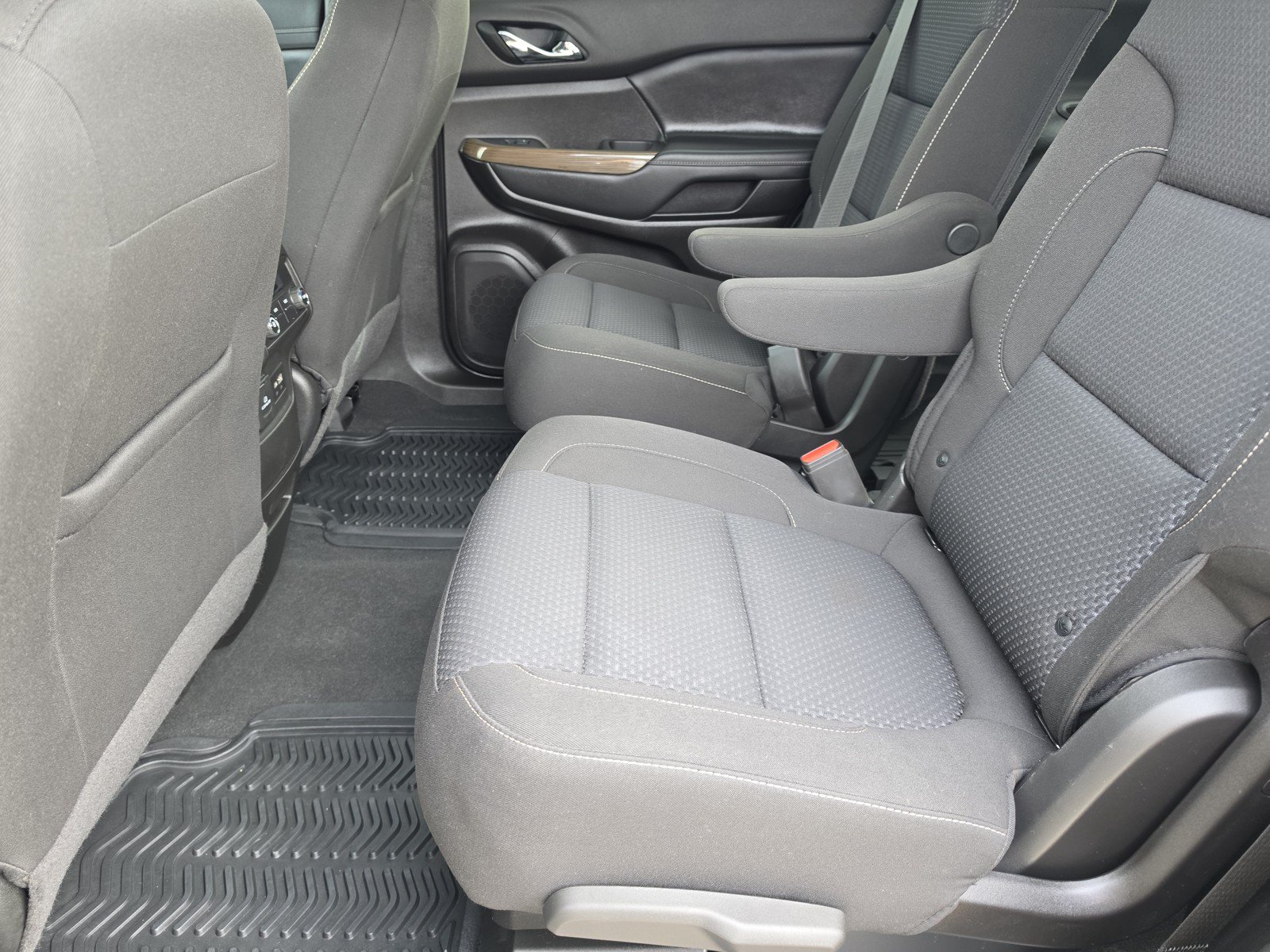Used 2023 GMC Acadia SLE w/ Driver Convenience Package FWD image 12