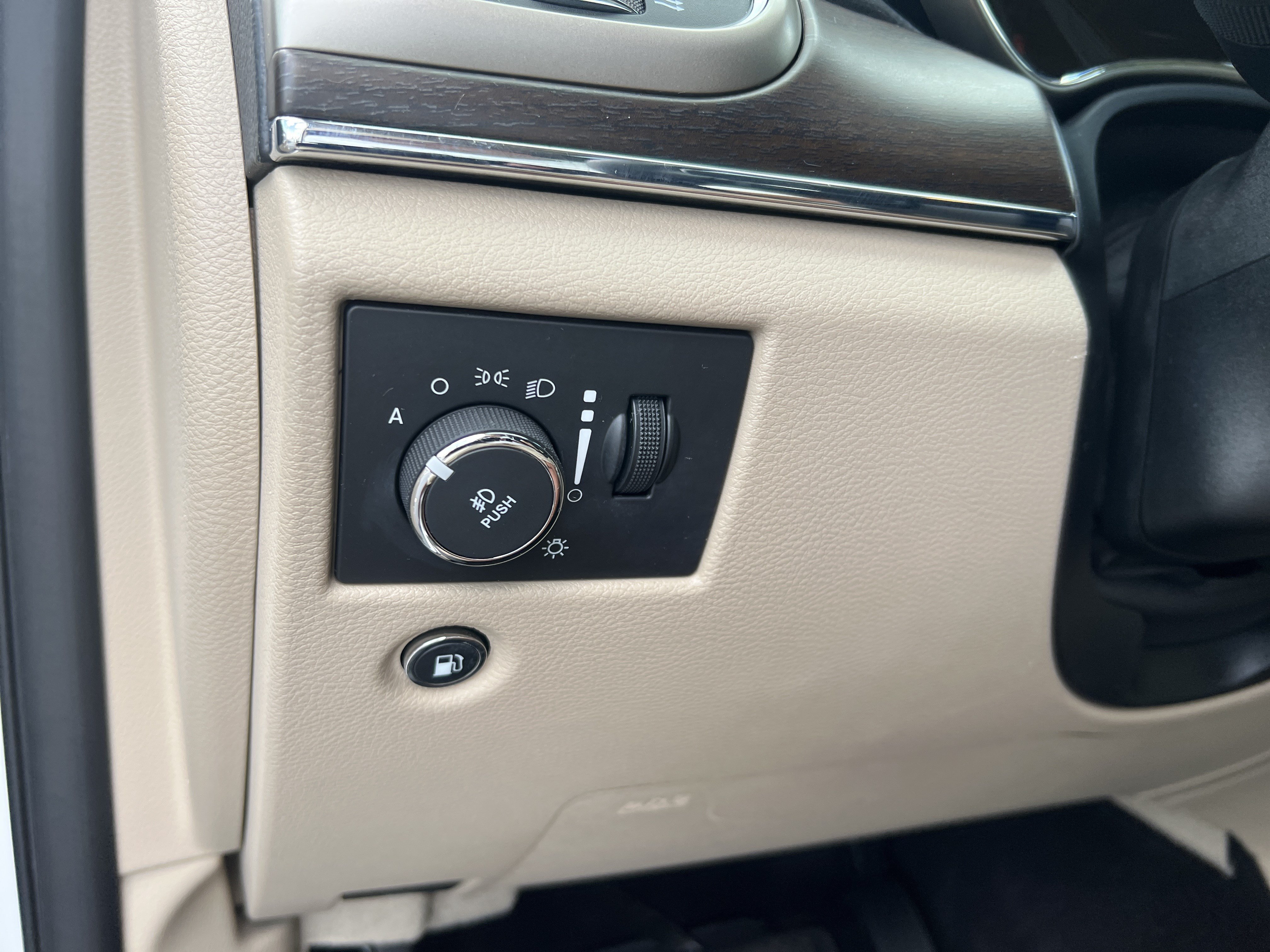 Used 2017 Jeep Grand Cherokee Limited RWD image 33