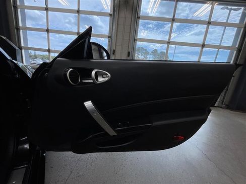 Used 2006 Nissan 350Z Grand Touring RWD image 18