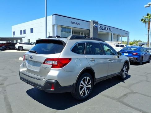 Used 2018 Subaru Outback 3.6R Limited AWD/4WD image 11