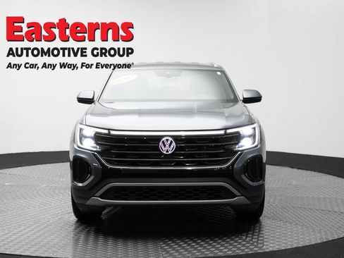 Used 2024 Volkswagen Atlas Cross Sport SE FWD image 2