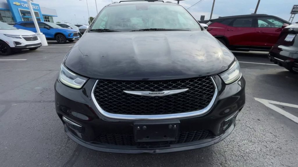 Used 2021 Chrysler Pacifica Limited AWD/4WD image 3