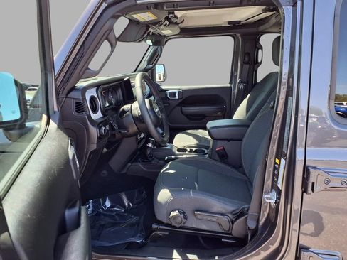 Used 2025 Jeep Wrangler Unlimited Sport AWD/4WD image 22