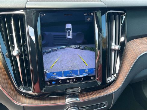 Used 2022 Volvo XC60 B5 Momentum w/ Climate Package image 14