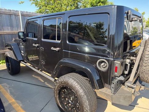 Used 2017 Jeep Wrangler Unlimited Sahara w/ Max Tow Package AWD/4WD image 3