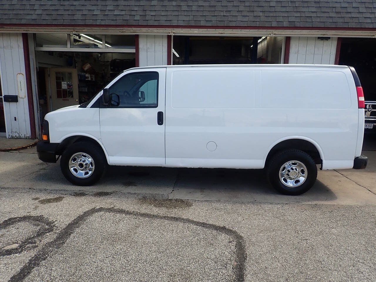 Used 2014 Chevrolet Express 2500 RWD image 10