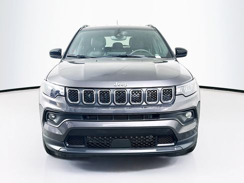 Used 2023 Jeep Compass Latitude w/ Convenience Group AWD/4WD image 2