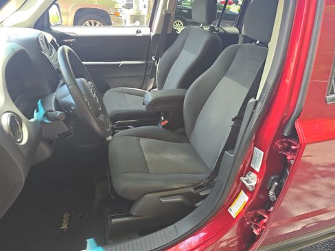Used 2015 Jeep Patriot Latitude FWD image 17