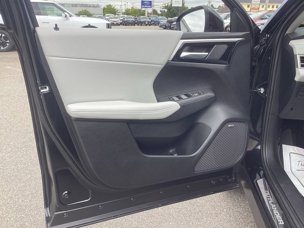 Used 2025 Mitsubishi Outlander AWD image 10