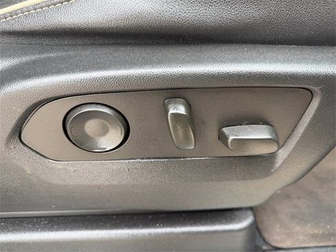 Used 2023 Chevrolet Suburban Premier image 32