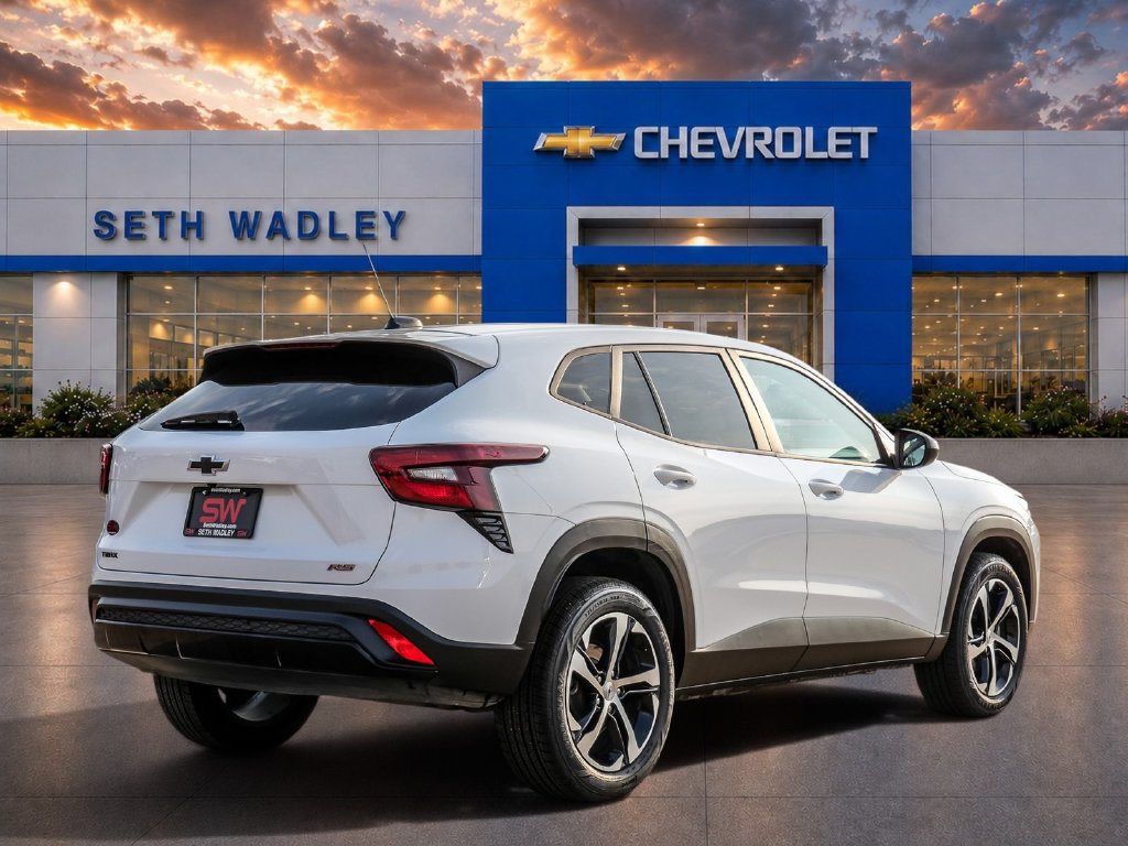 Used 2025 Chevrolet Trax RS w/ Sunroof Package FWD image 7