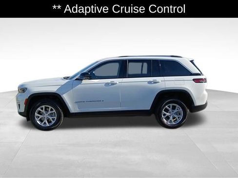 Used 2023 Jeep Grand Cherokee Limited AWD/4WD image 3