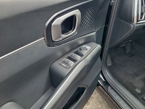 Used 2025 Kia Sorento S FWD image 11