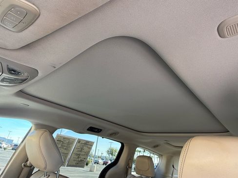 Used 2017 Chrysler Pacifica Limited w/ Advanced Safetytec Group image 14