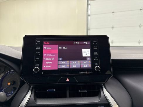 Used 2022 Toyota Venza LE image 17