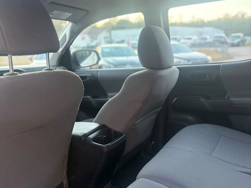 Used 2018 Toyota Tacoma SR image 23