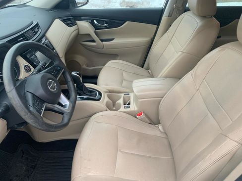 Used 2019 Nissan Rogue SL w/ Premium Package image 9