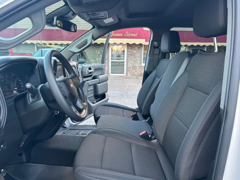 Used 2024 Chevrolet Silverado 2500 Custom w/ Custom Value Package image 29