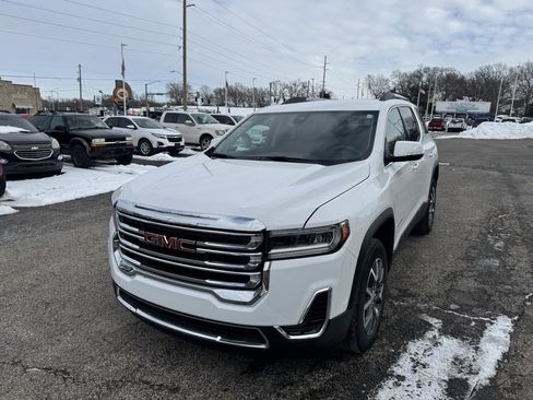Used 2023 GMC Acadia SLE w/ Driver Convenience Package image 3