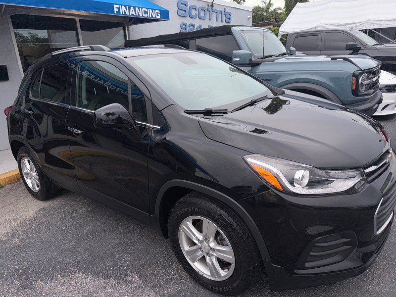 Used 2019 Chevrolet Trax LT w/ LT Convenience Package FWD image 1