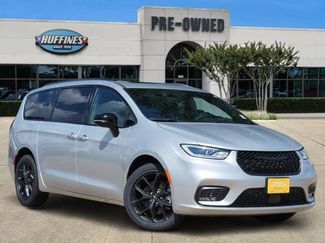 Certified 2023 Chrysler Pacifica Limited w/ S Appearance Package AWD/4WD video 1