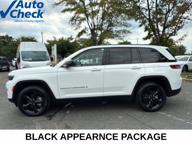 Used 2023 Jeep Grand Cherokee Limited w/ Black Appearance Package AWD/4WD image 20