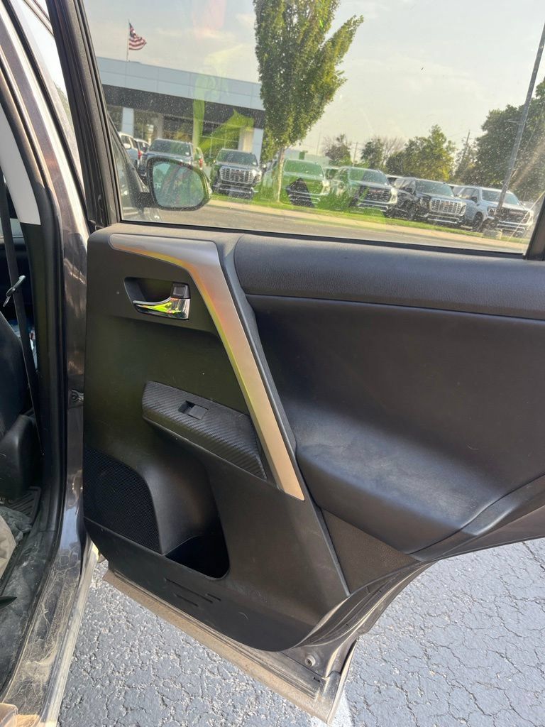 Used 2014 Toyota RAV4 Limited w/ Technology Package AWD/4WD image 19