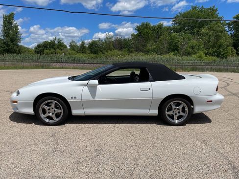 Used 2002 Chevrolet Camaro Z28 w/ SS Performance/Appearance Pkg RWD image 12
